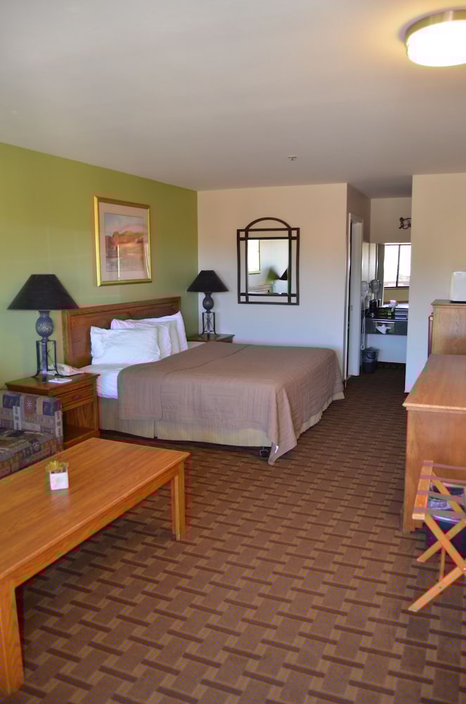 The Noor Hotel 20/50
