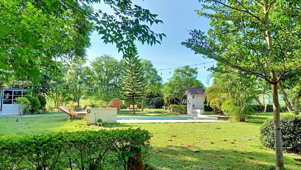 Les Collines Resort 24/41