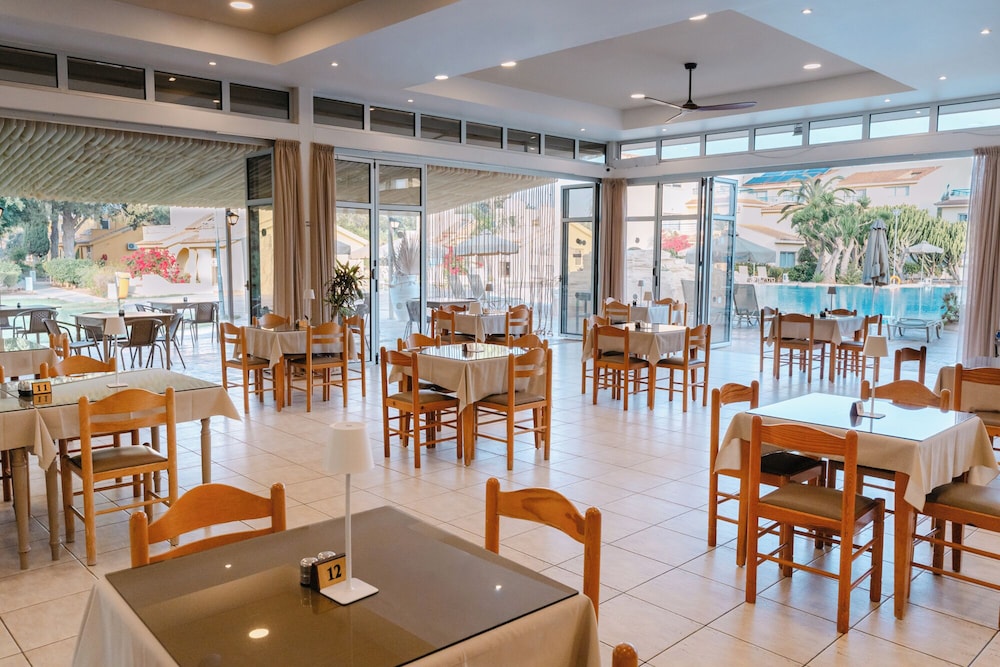 Makronisos Holiday Village 34/50