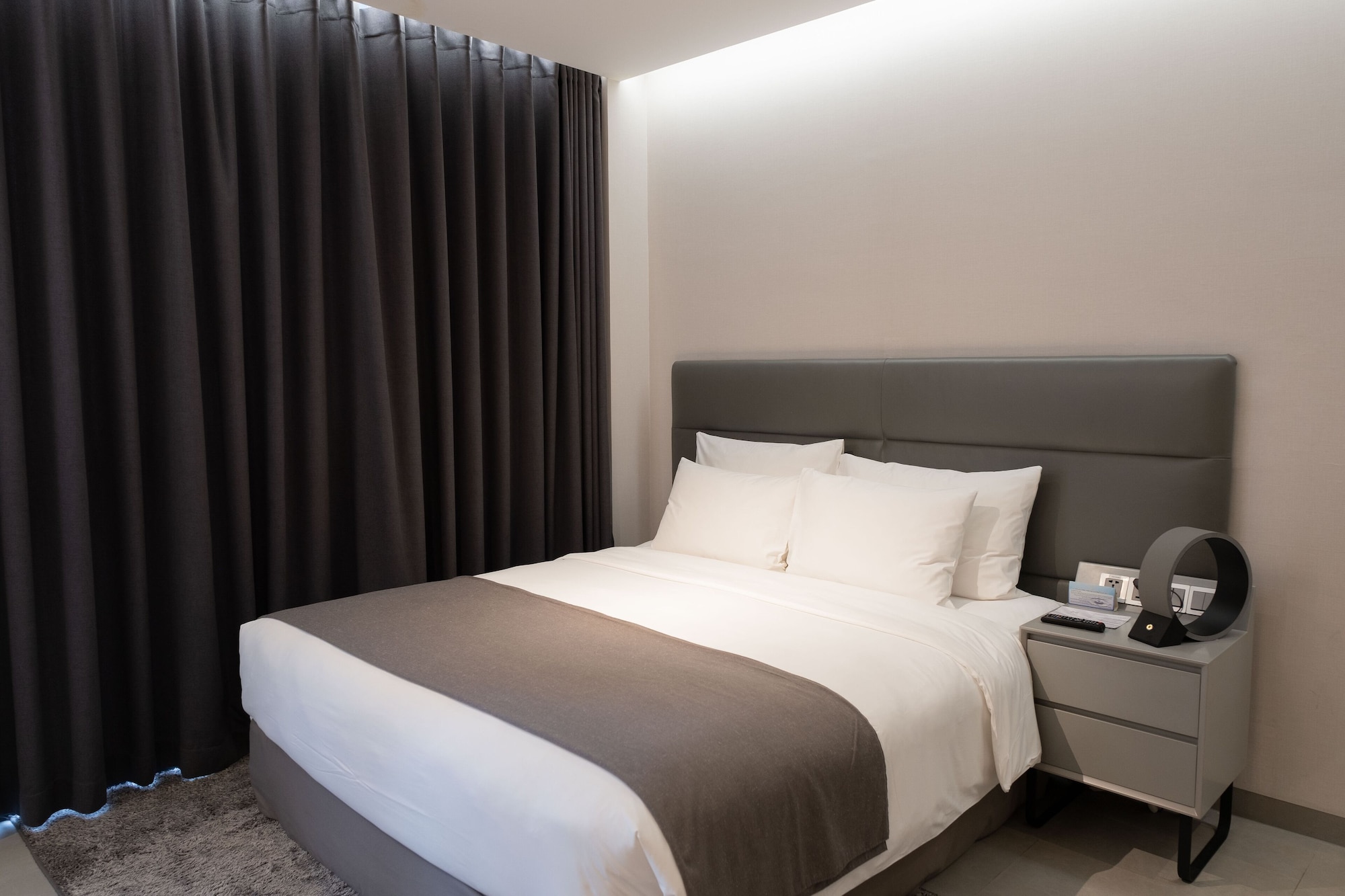 Designer, King Bed