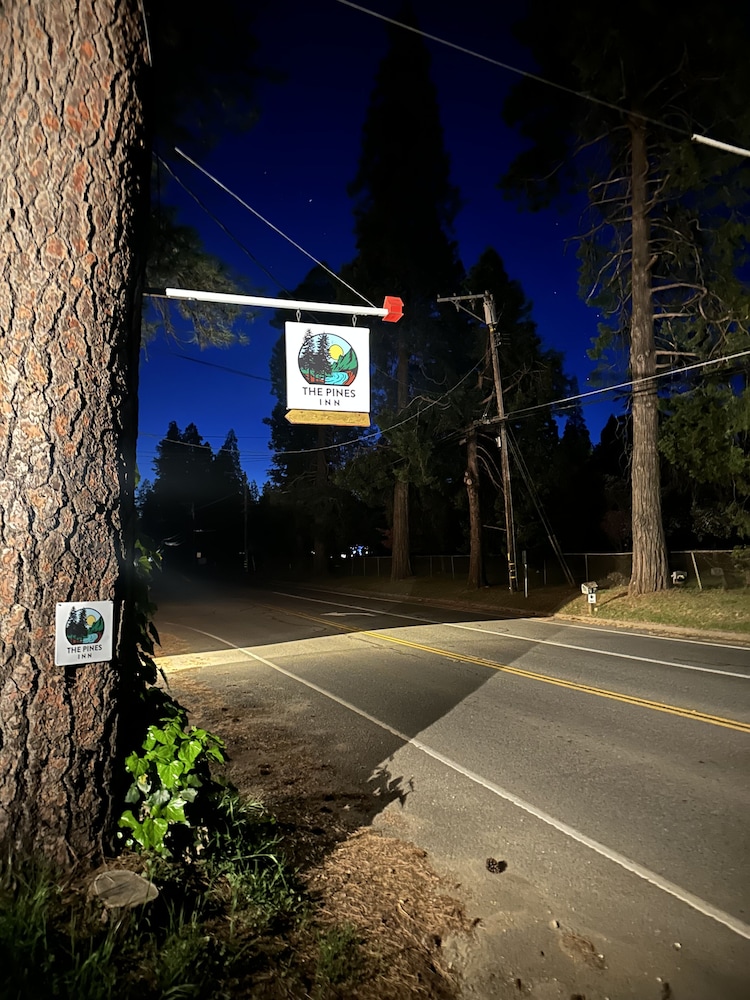 The Pines Motel and Cottages 42/73