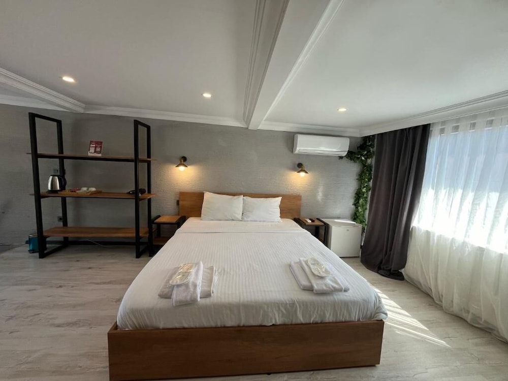 LE SAFRAN SUITE 12/50