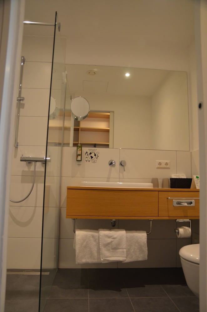 Dekra Congresshotel Wart 50/50