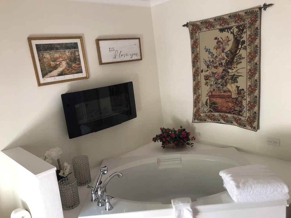 18 Vine Inn &amp; Carriage House 28/50