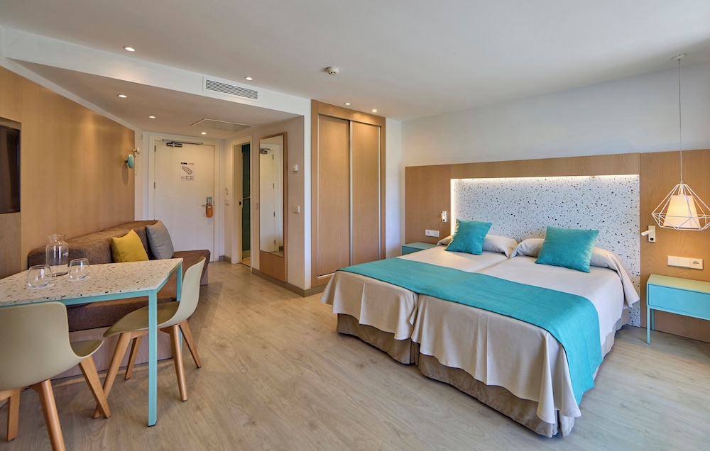 Universal Aparthotel Elisa 20/81