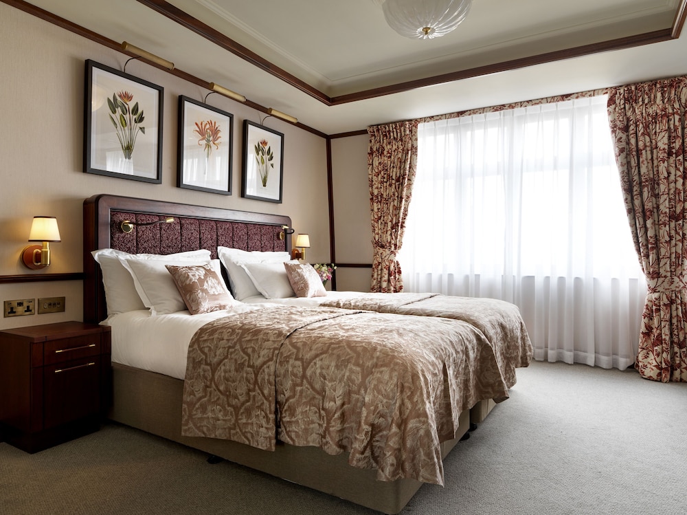 DELUXE, KING BED