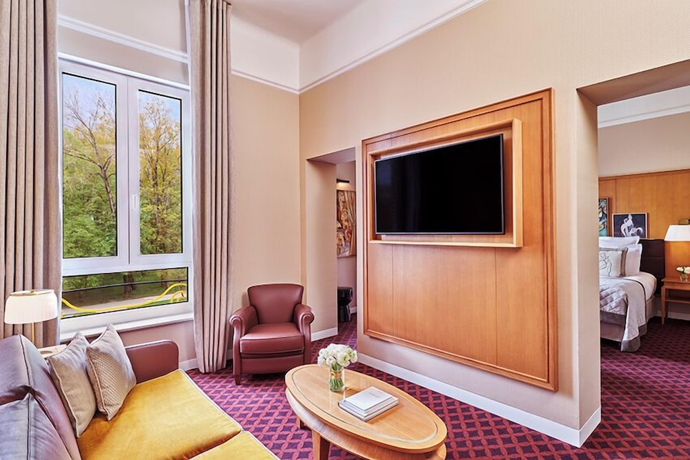 HOTEL BARRIERE LE WESTMINSTER 48/63
