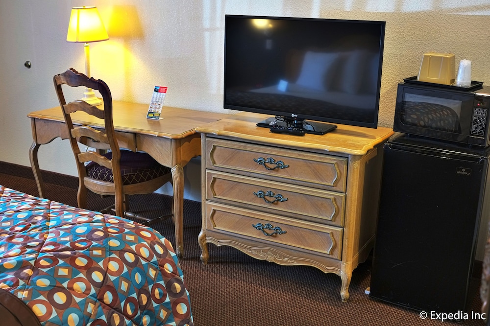 Anaheim Discovery Inn Suites 54/68