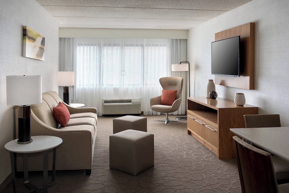 Delta Hotels By Marriott Utica 32/57