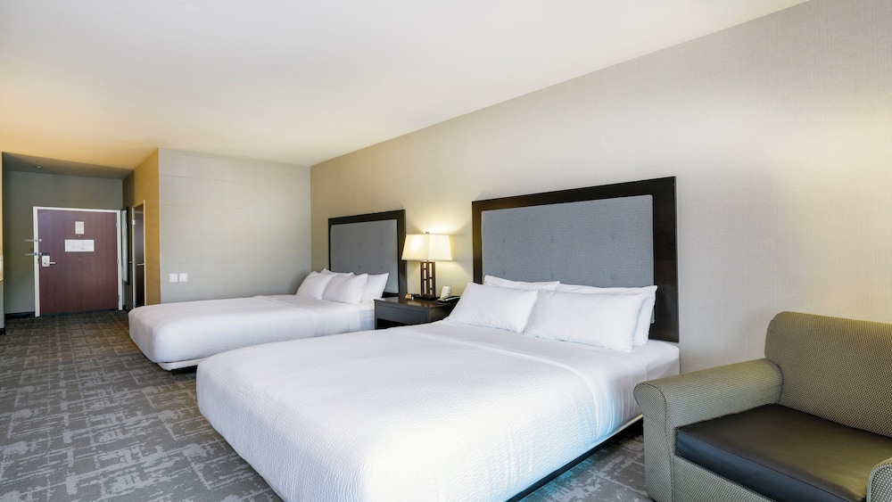 Standard, 2 Queen Beds, Accessible