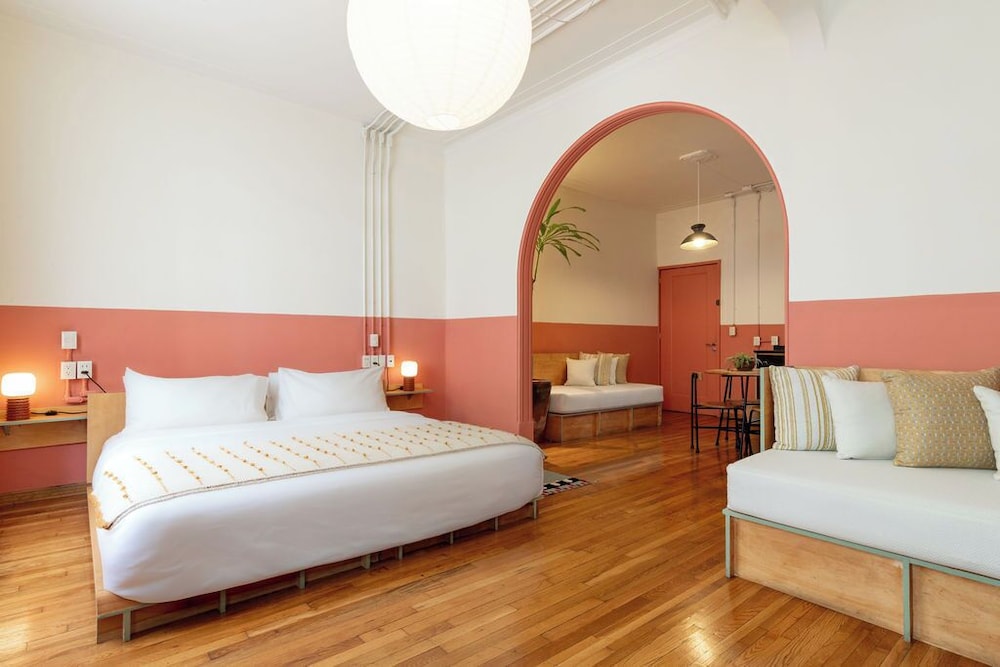 STUDIO, KING BED, KITCHENETTE