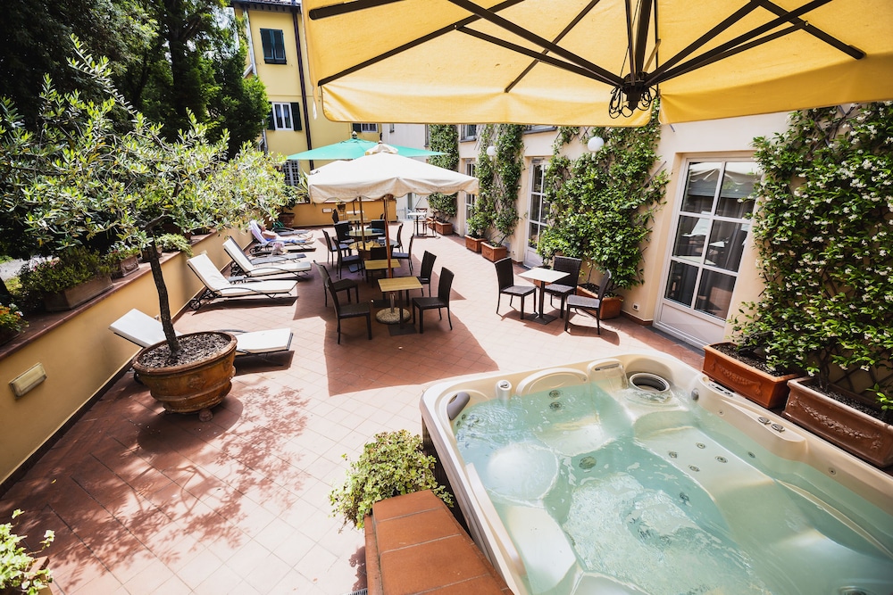 swimming pool spa