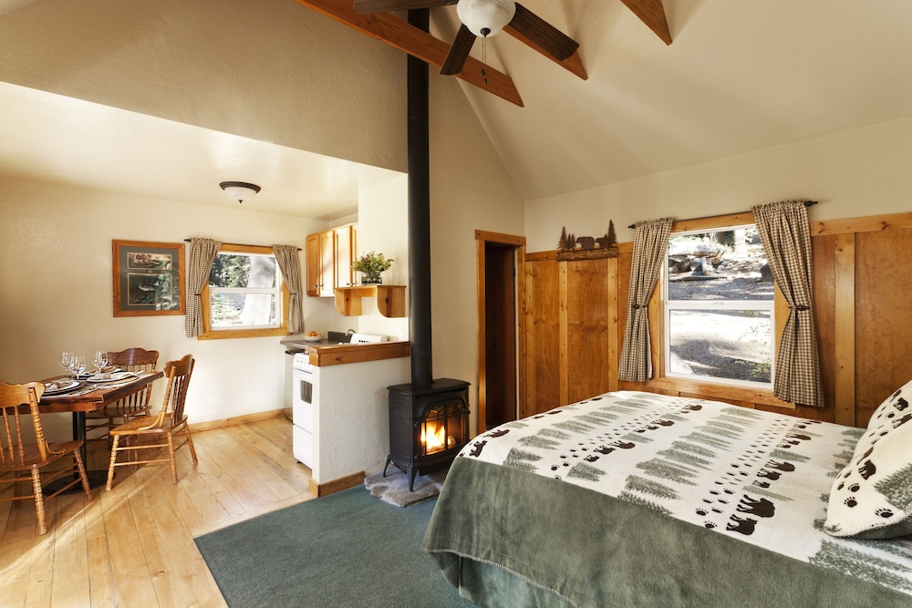 Studio, Cabin, Queen Bed