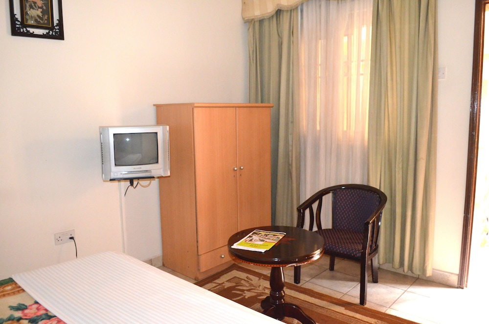 Victoria Travel Hotel 28/50