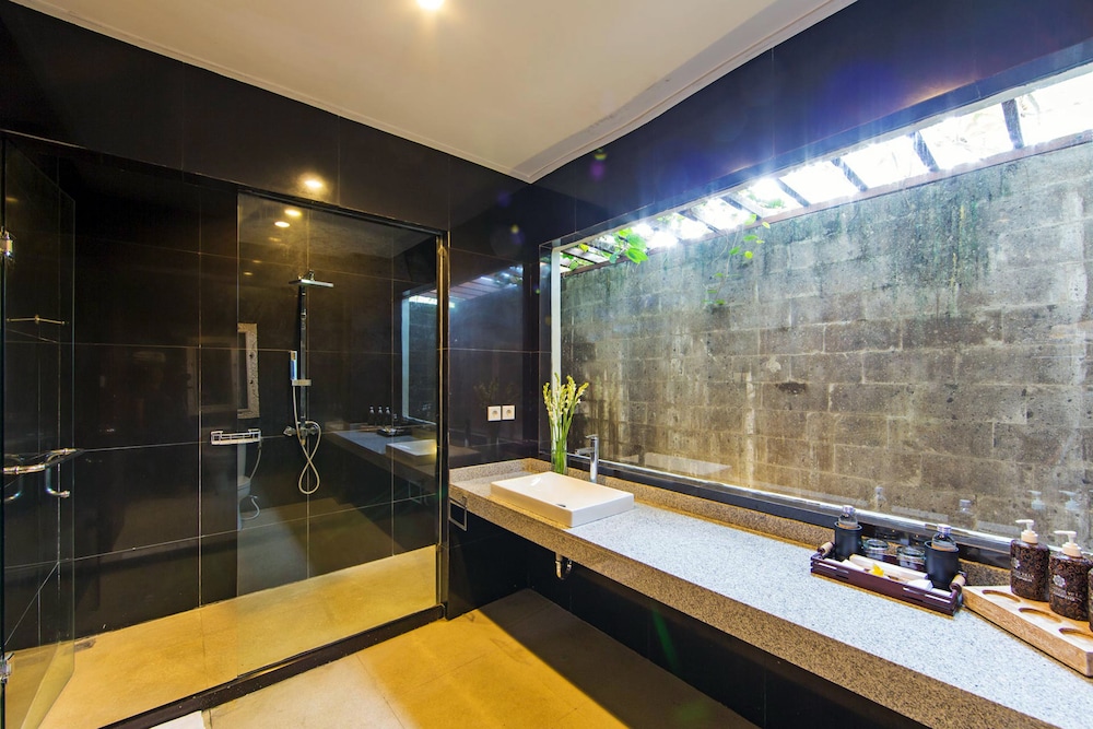 White Lotus Villa 20/50