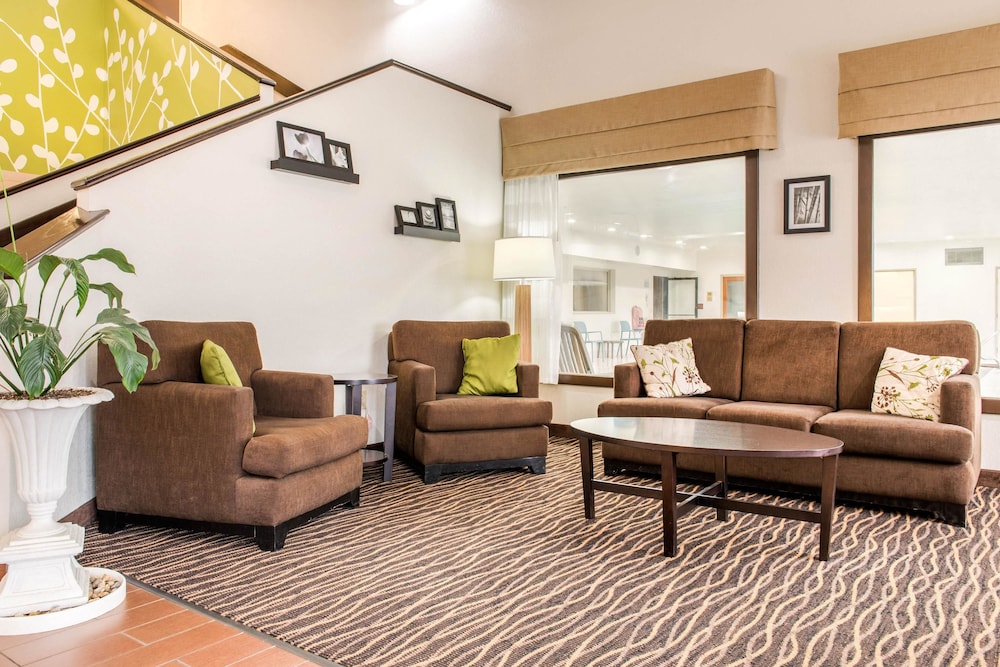 Sleep Inn & Suites Columbus South 32/52