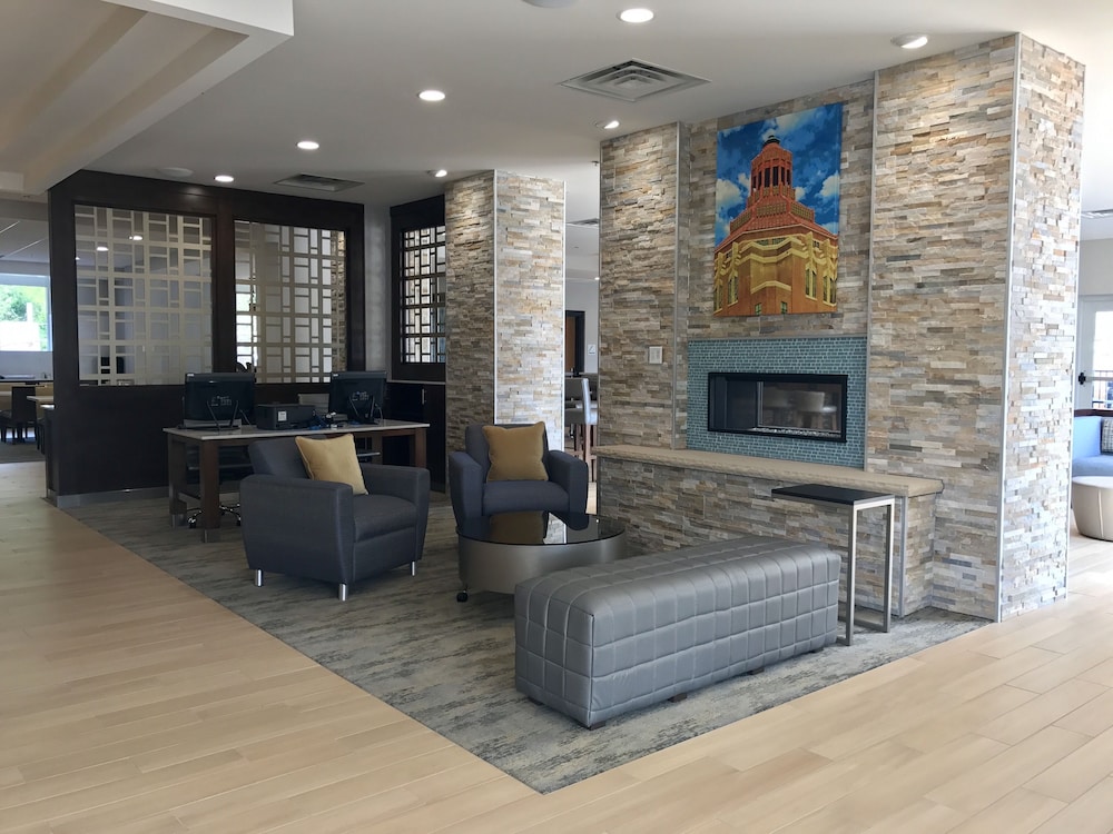 Holiday Inn & Suites Asheville-Biltmore Village Area 46/70