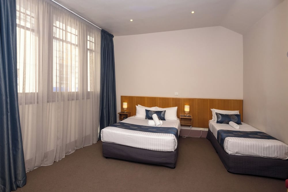 Central Hotel 3/55