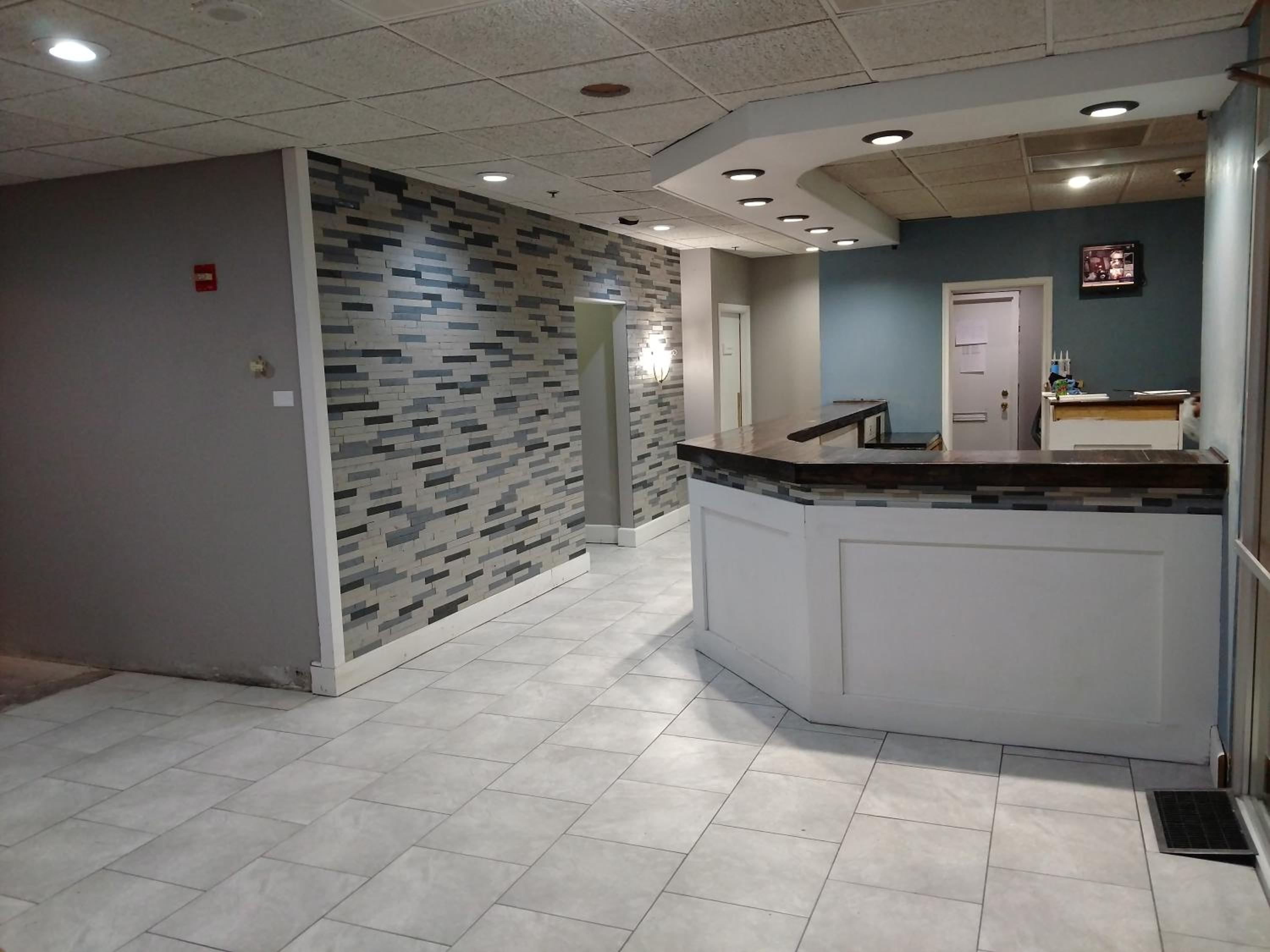 Travelodge by Wyndham Lincoln Northeast 1/15