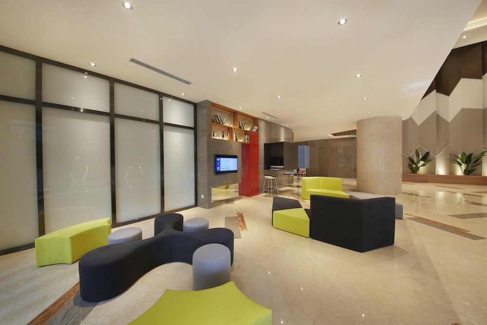 Holiday Inn Express Zhengzhou Zhengdong 11/73