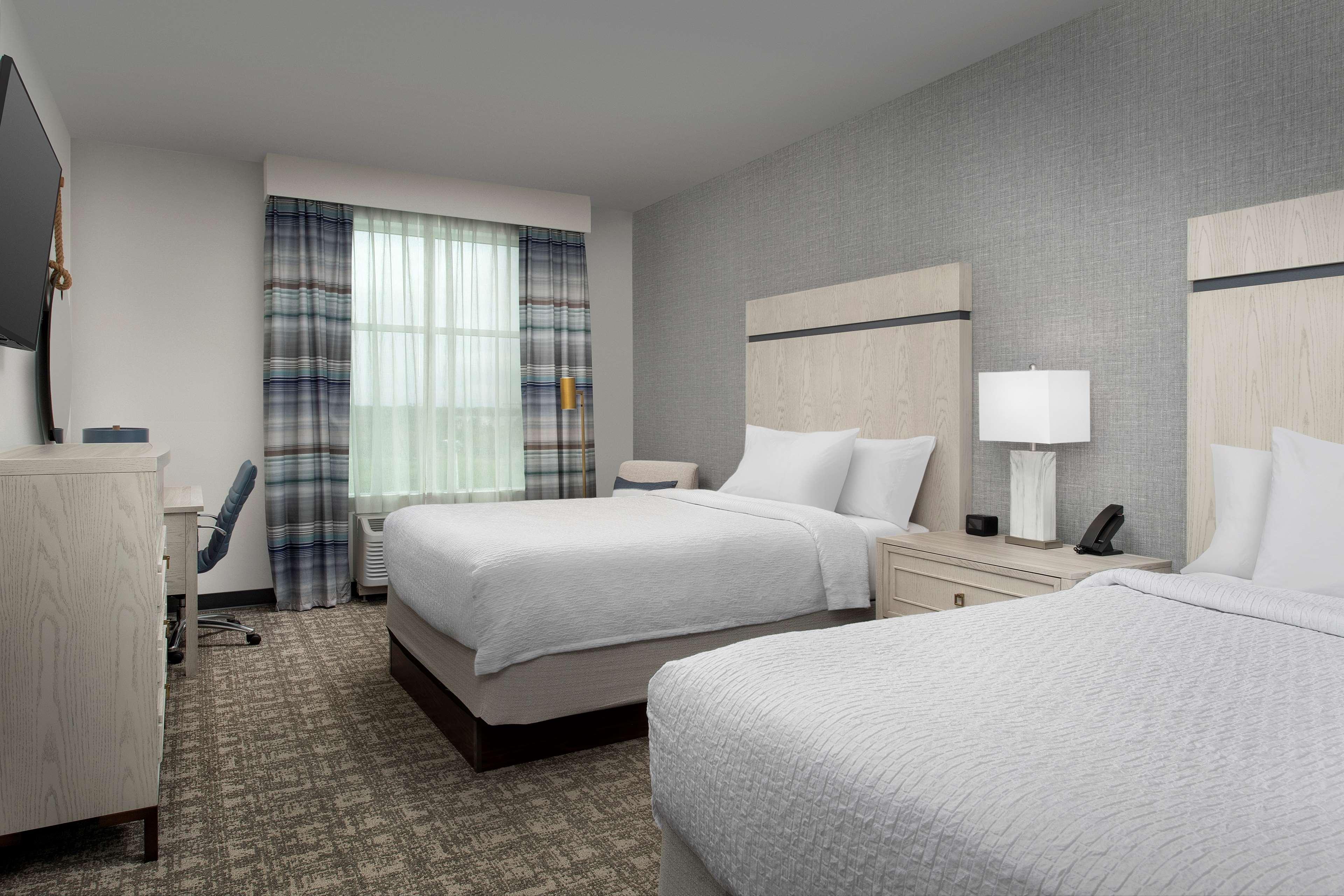 SUITE, 2 QUEEN BEDS, PARTIAL GULF VIEW