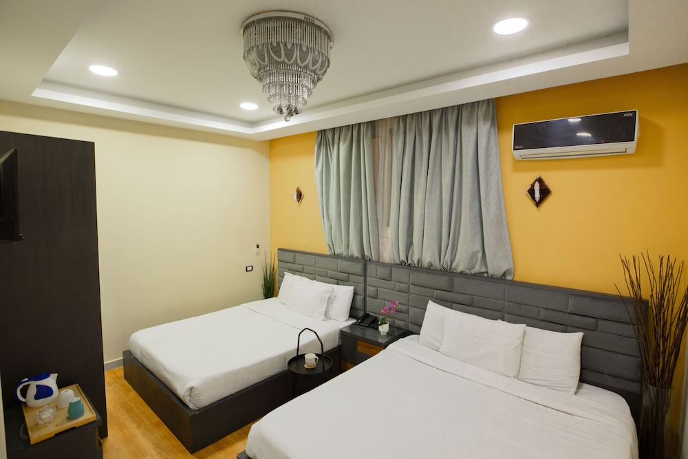 Capital Hotel 9/50