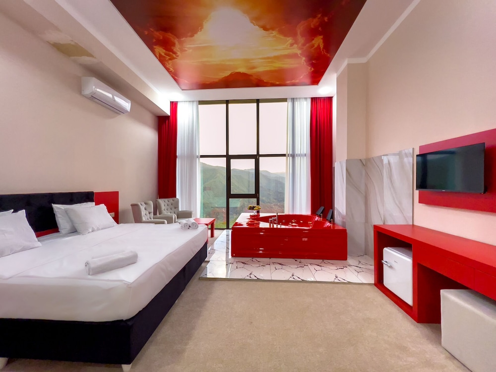 LUXURY, SUITE