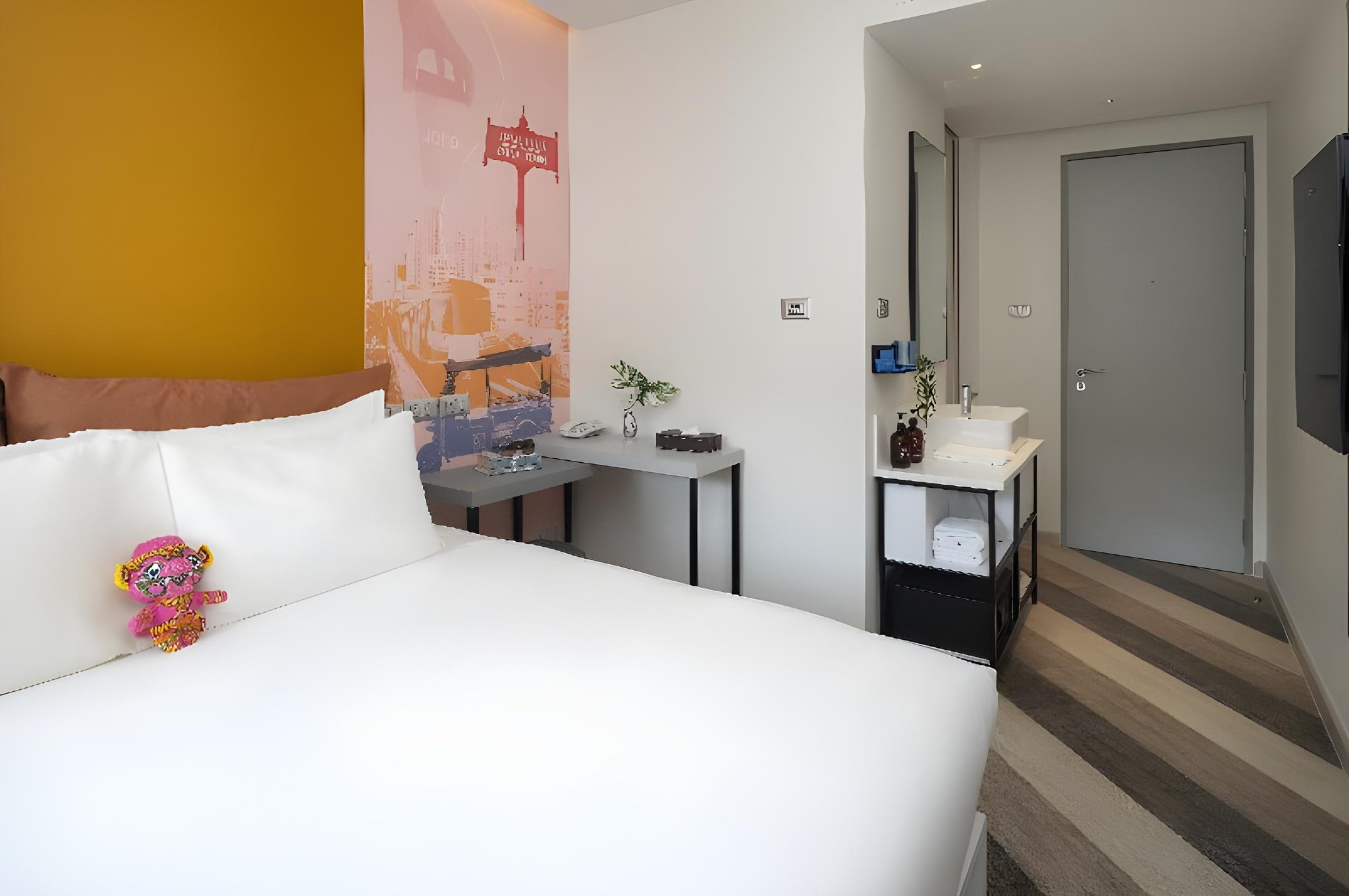 Room, Double Bed, No Window