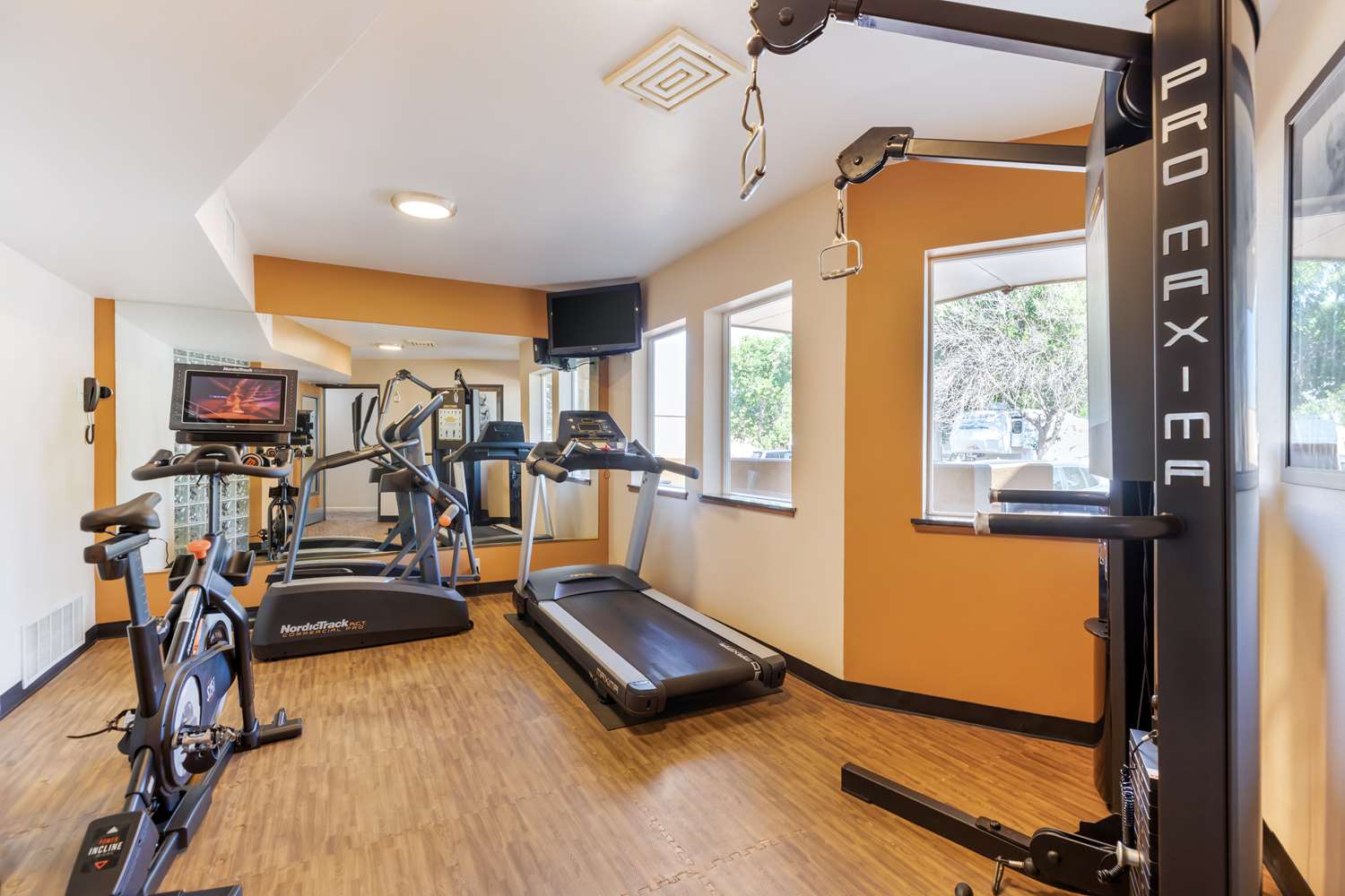 Best Western Kiva Inn 24/38