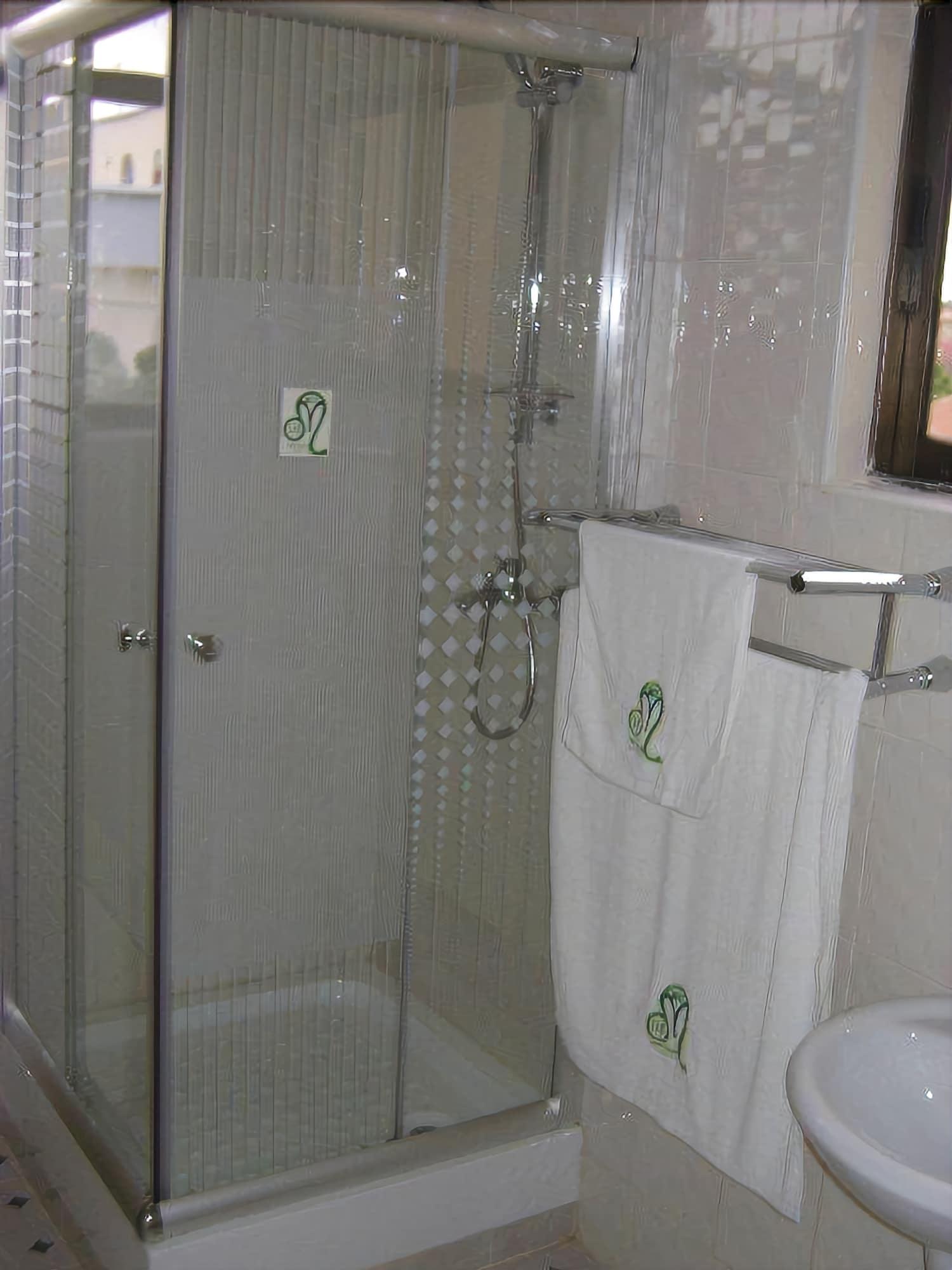 East Airport Guesthouse 15/17