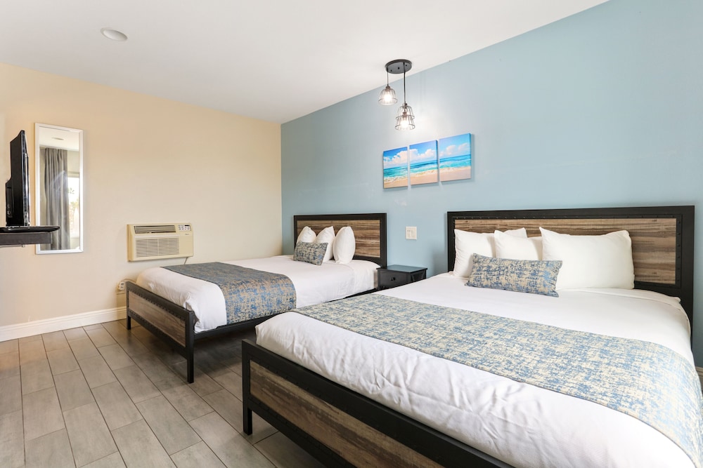 STANDARD, 2 QUEEN BEDS