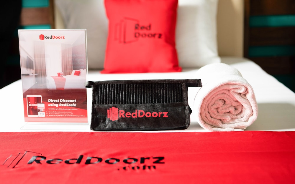 RedDoorz Plus near Rizal Junction 17/25
