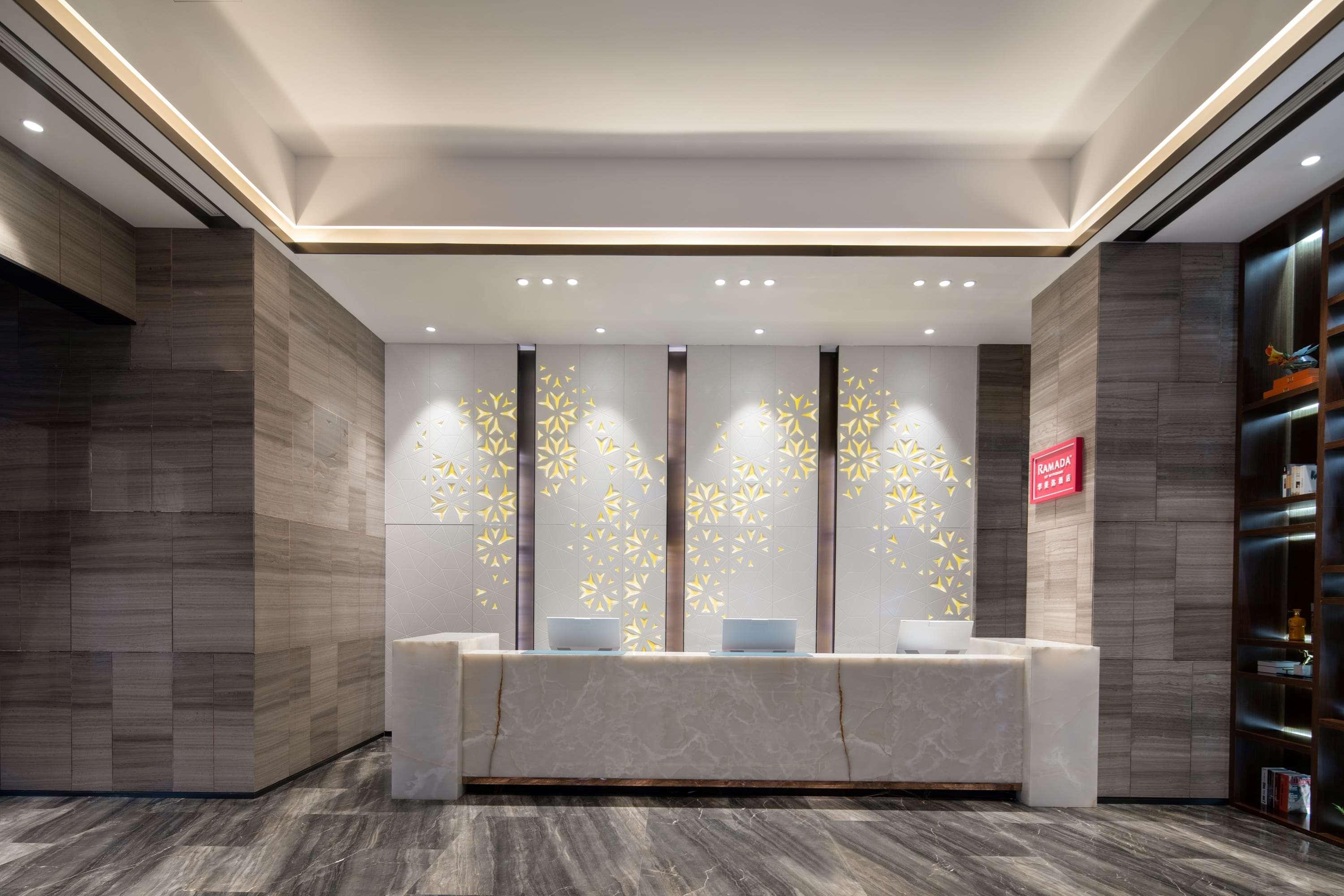 Ramada by Wyndham Wuhan Jiangan photo5
