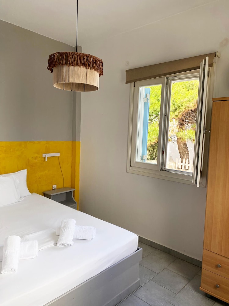 Agnadi Syros Studios & Rooms 7/50