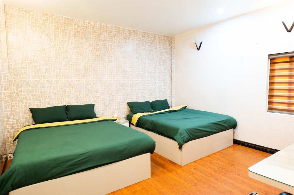 Il Divo Hostel 20/50