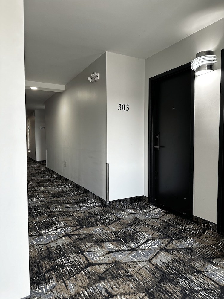 Travelodge by Wyndham Regina 56/65