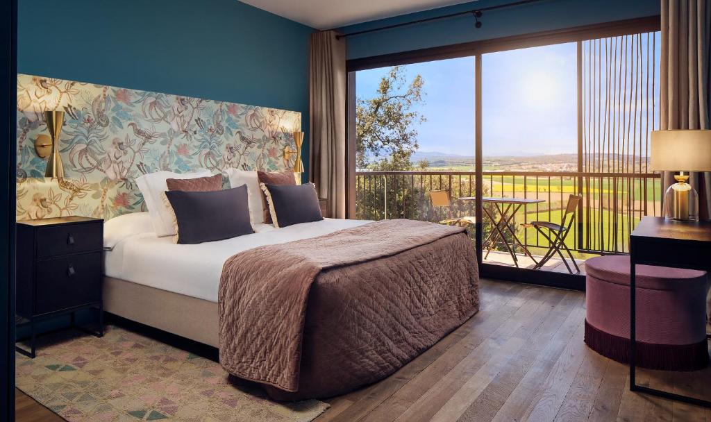 Room, Double or Twin Bed, Garden View