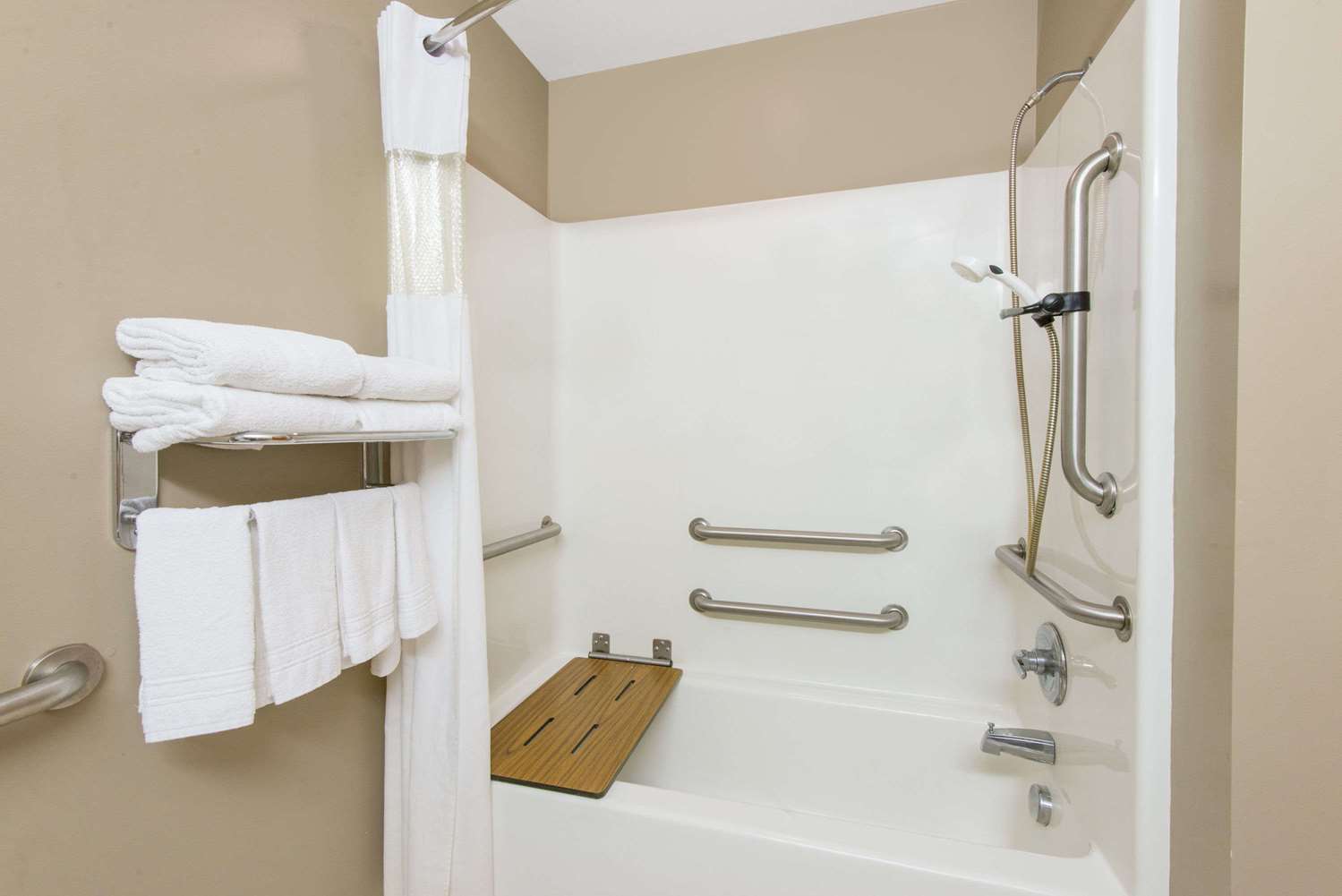 Microtel Inn & Suites By Wyndham Hazelton/Bruceton Mills 15/15