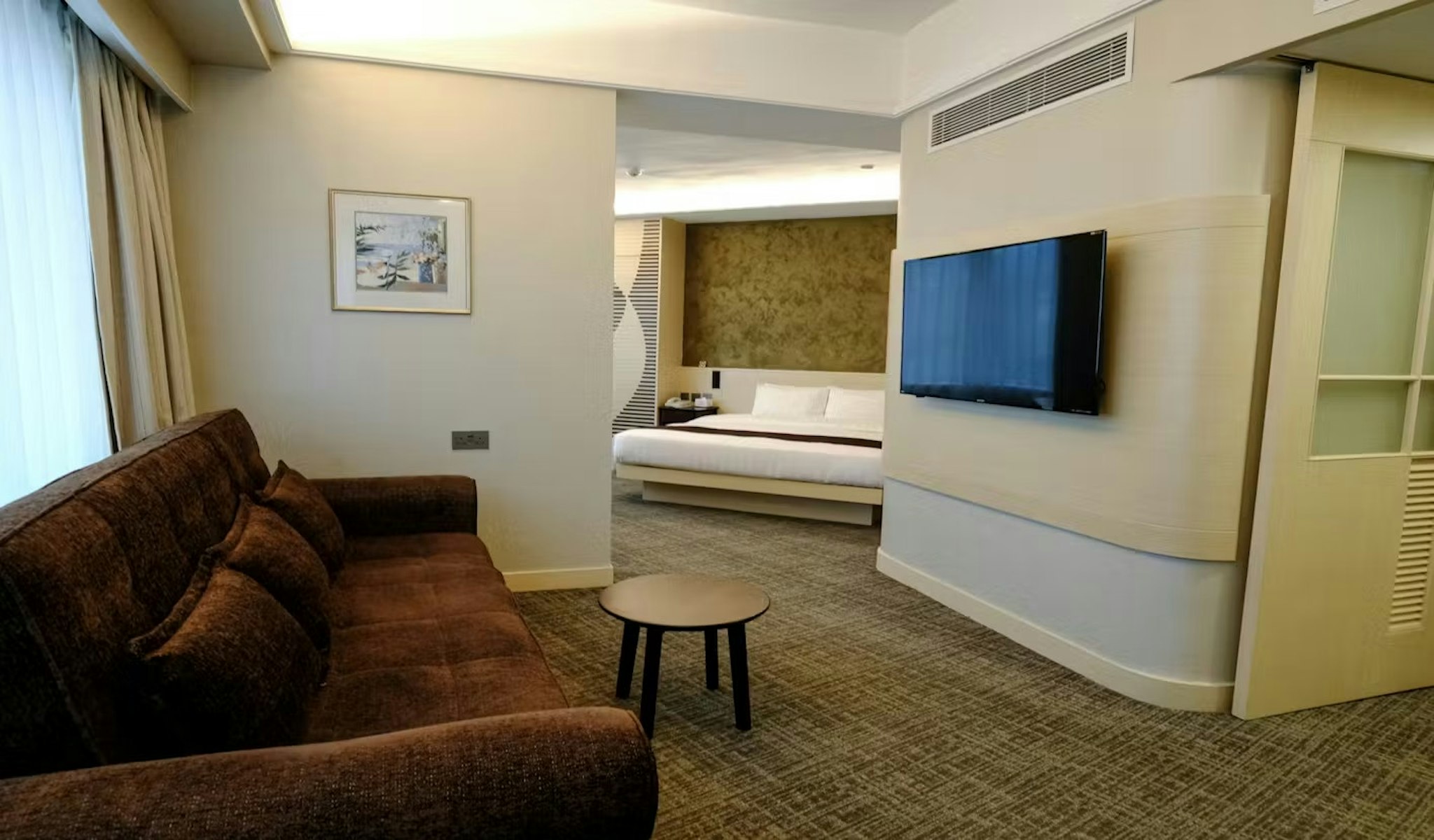 South Pacific Hotel 29/33