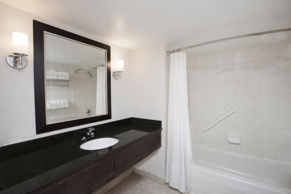 City, King Bed، Sheraton Fallsview Hotel 2/3
