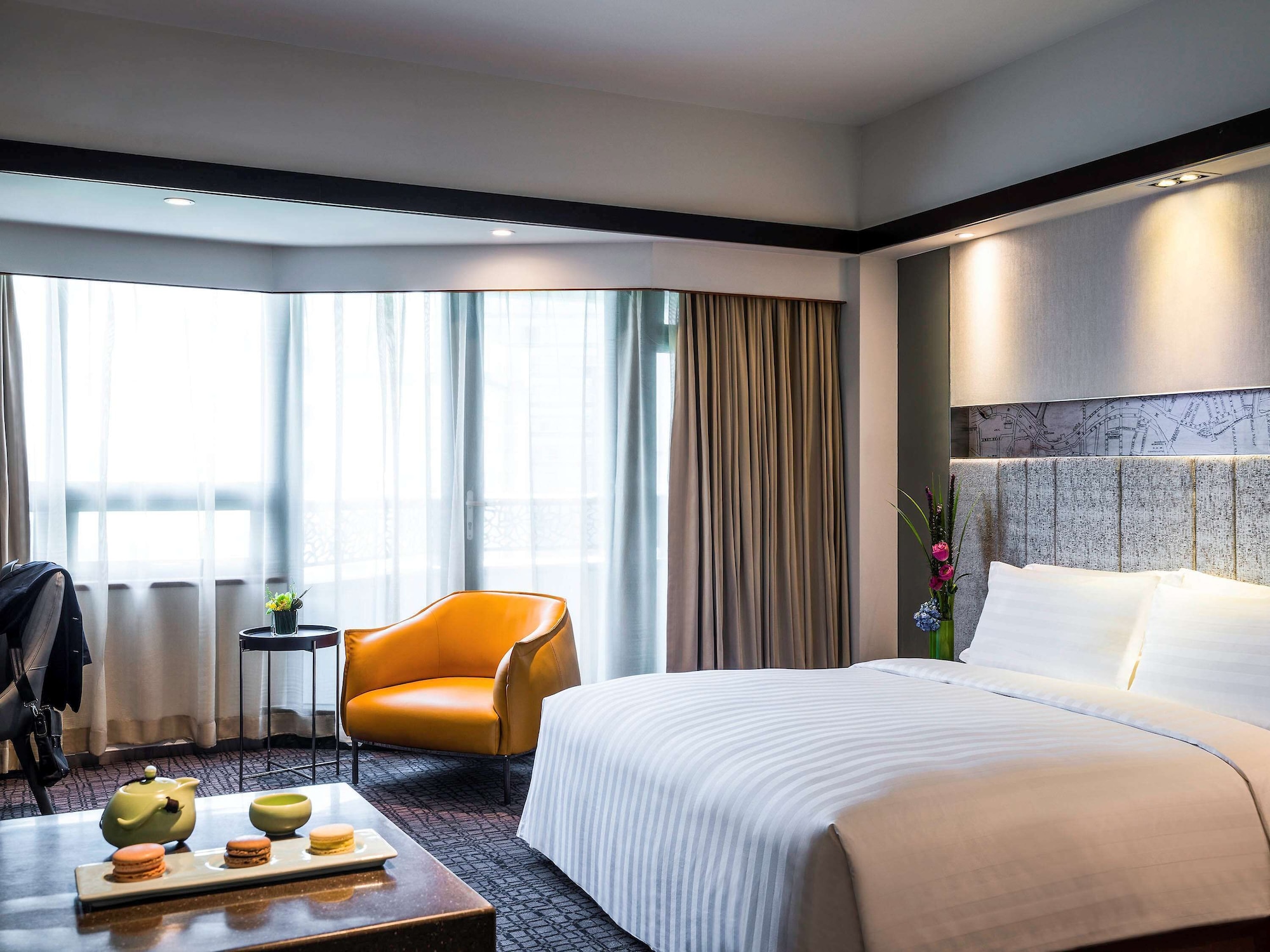 DELUXE, KING BED, CITY VIEW