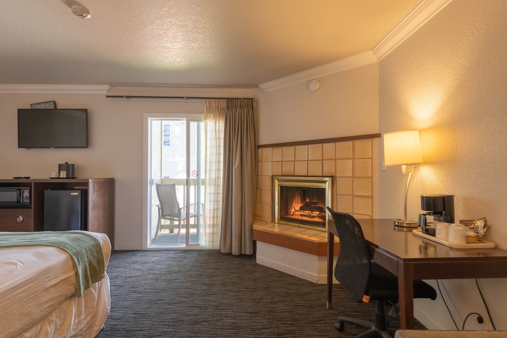 Cannery Row Inn 39/69