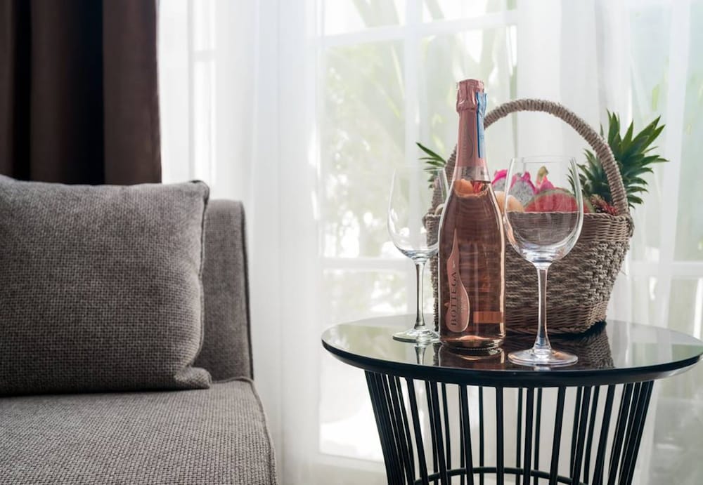 White Boutique Hotel and Residences 32/72