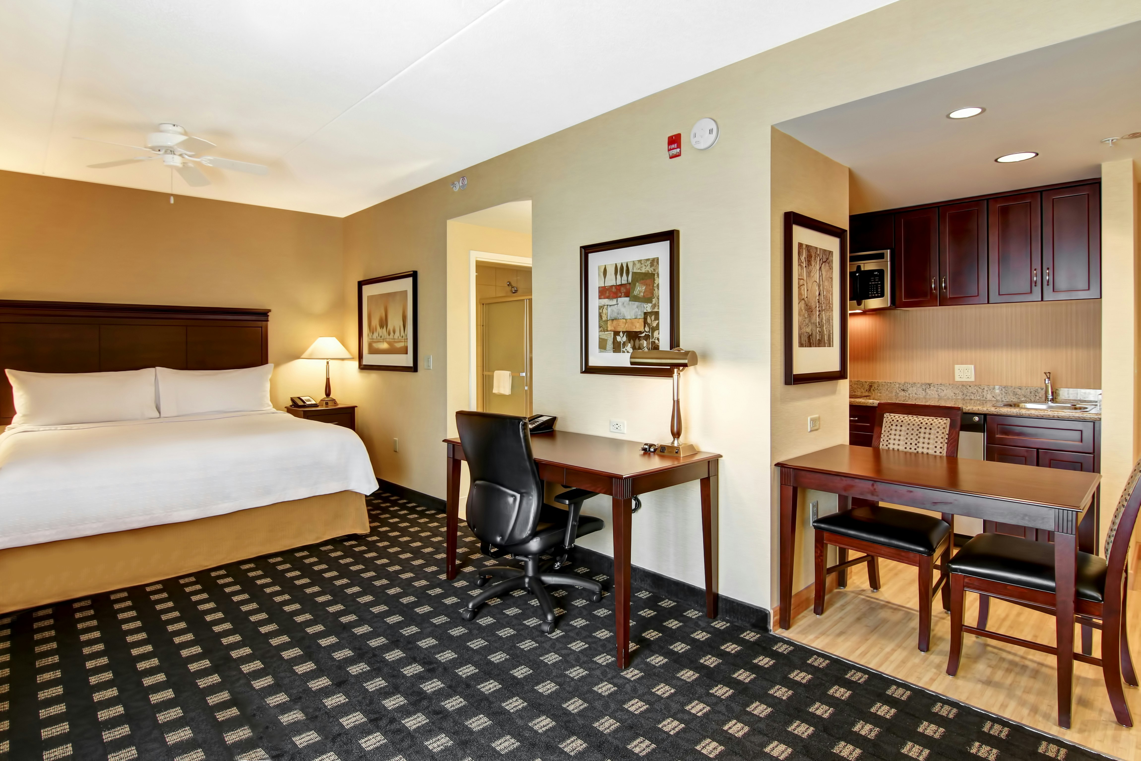 STUDIO, SUITE, KING BED