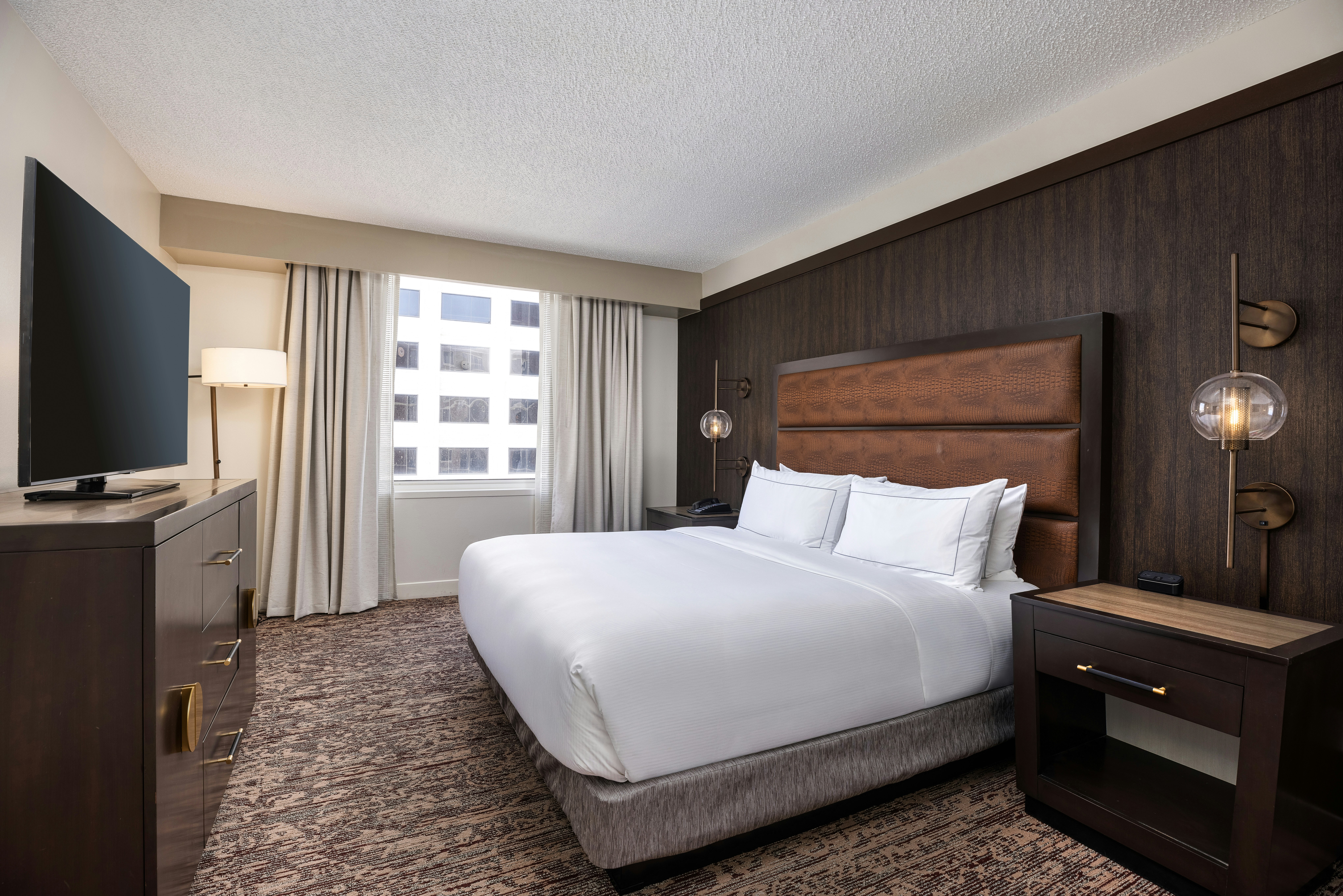 1 BEDROOM, SUITE, KING BED