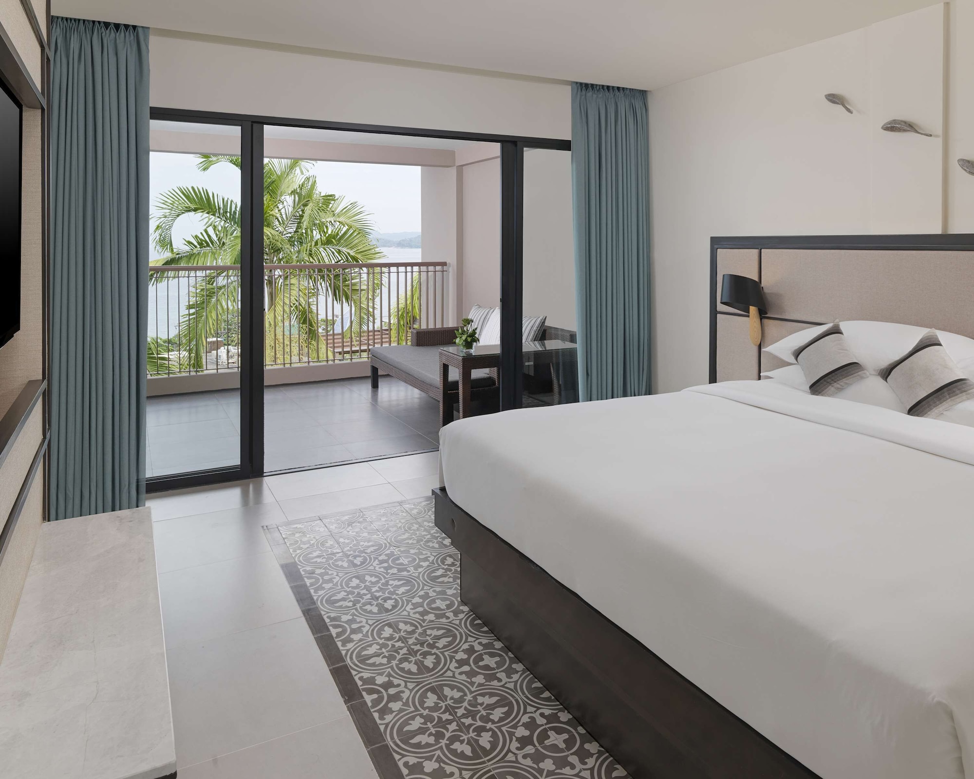 2 Bedrooms, Regency, Suite, King and Twin Beds