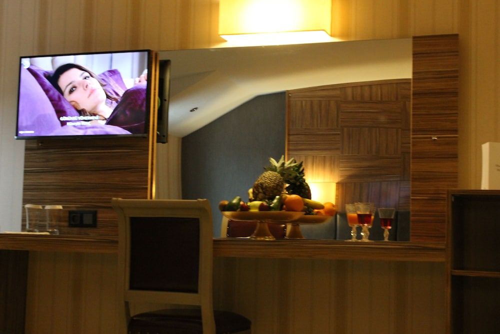 Neba Royal Hotel 11/50