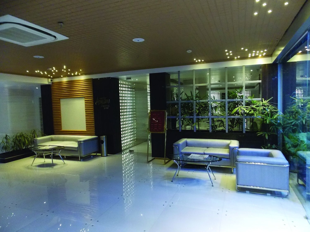 Airport City Hotel 25/35
