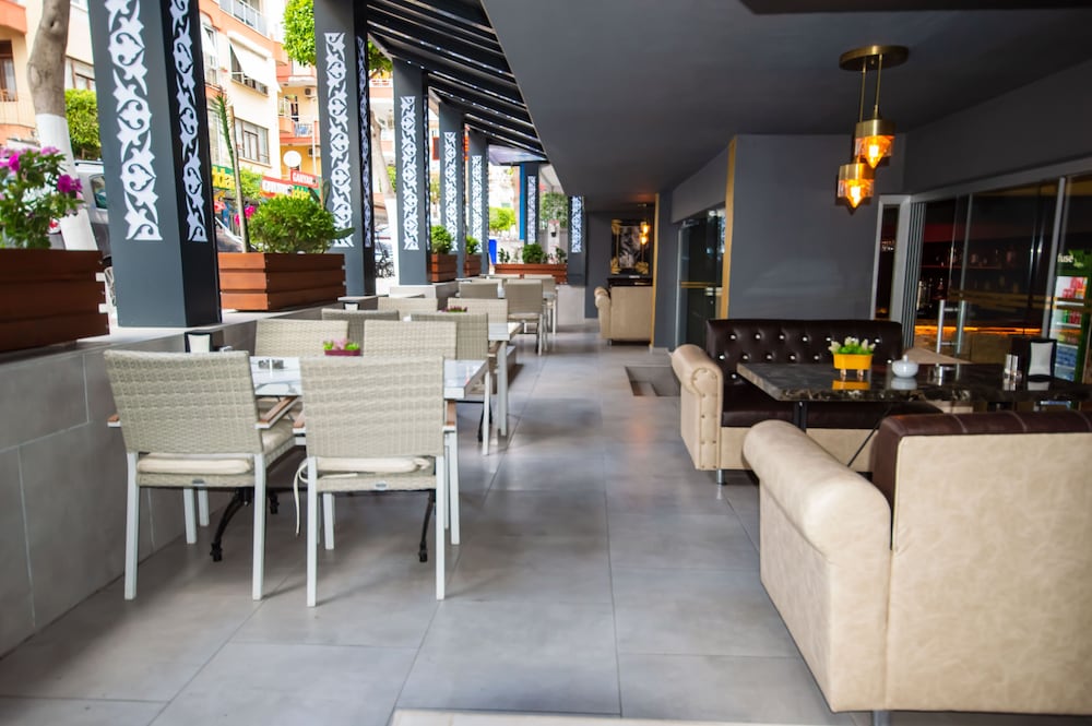 Moonbow Beach Hotel 34/50