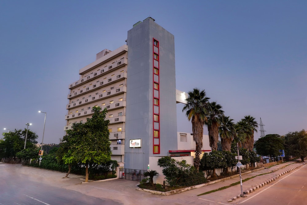 Red Fox Hotel East Delhi 52/59